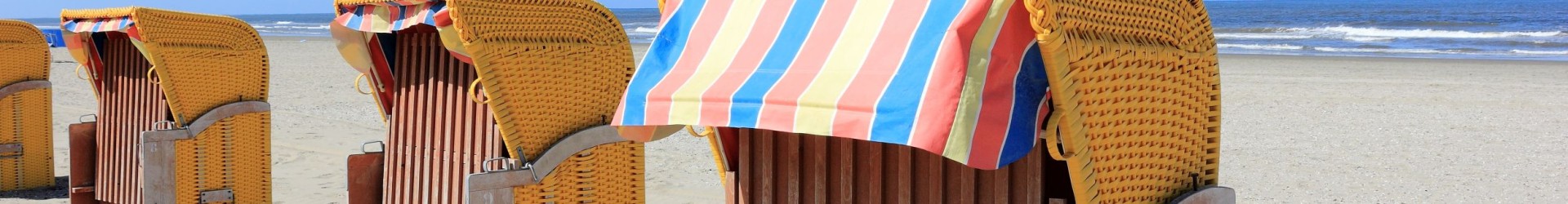 Egmond-aan-Zee-Strandstoelen-strandvakantie.jpg